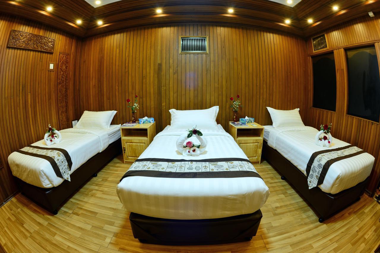 Backpacker Hostel (Adults Only) Янгон Экстерьер фото