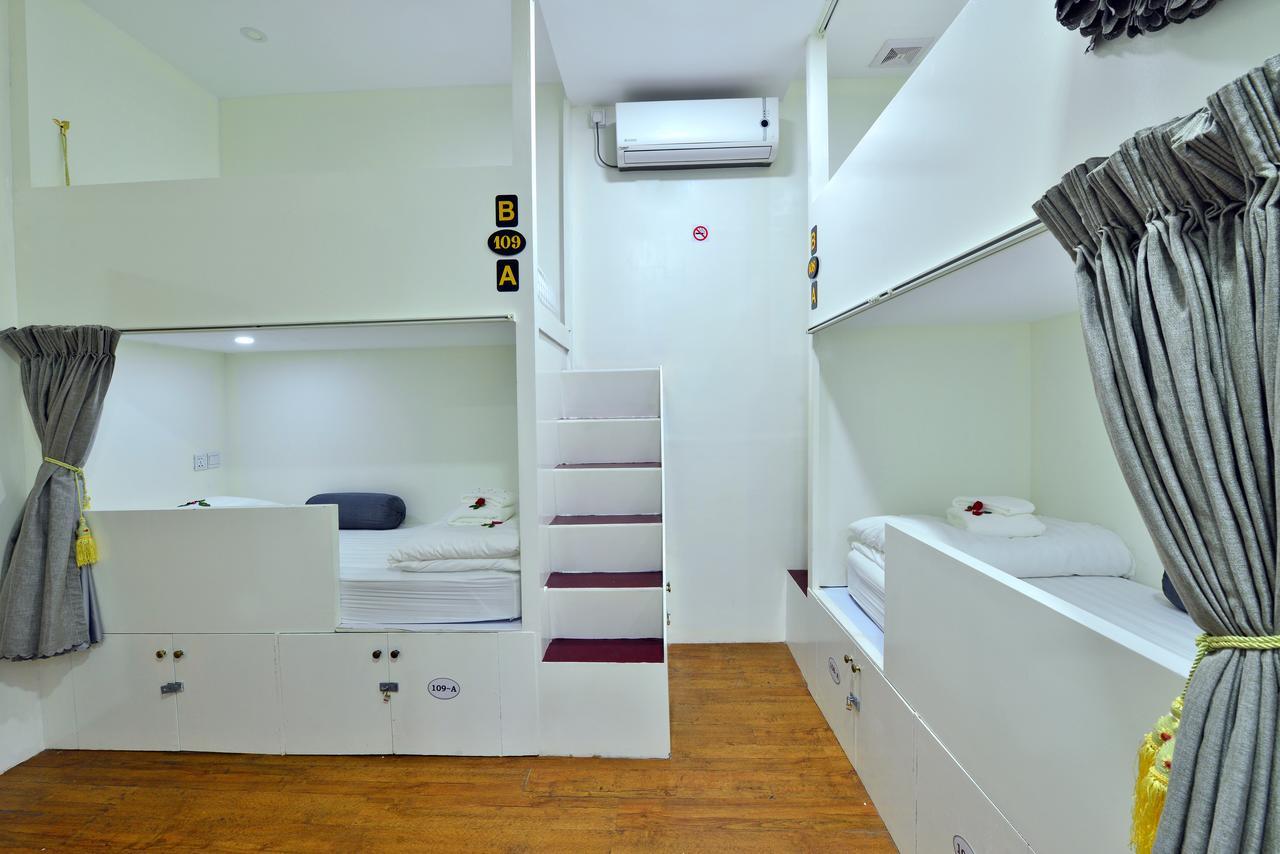 Backpacker Hostel (Adults Only) Янгон Экстерьер фото