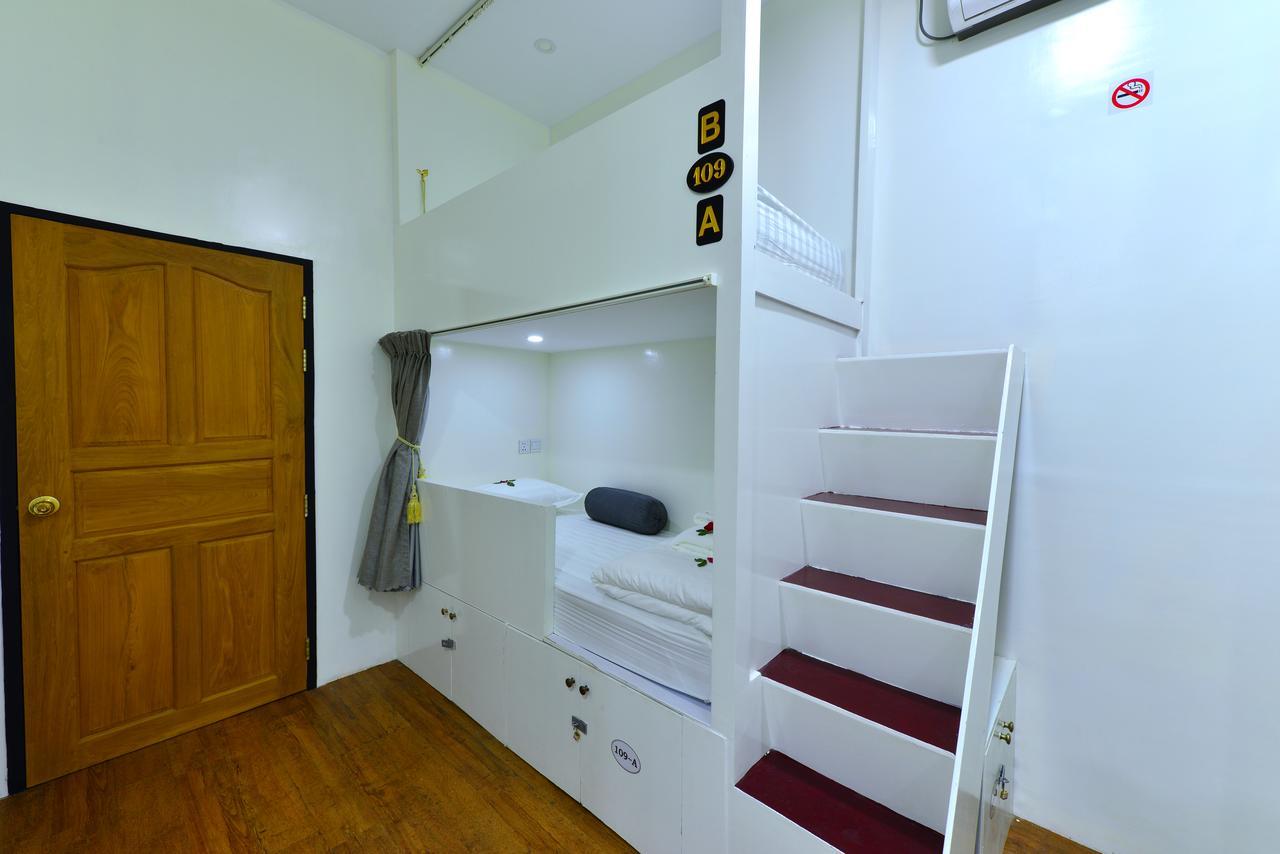 Backpacker Hostel (Adults Only) Янгон Экстерьер фото
