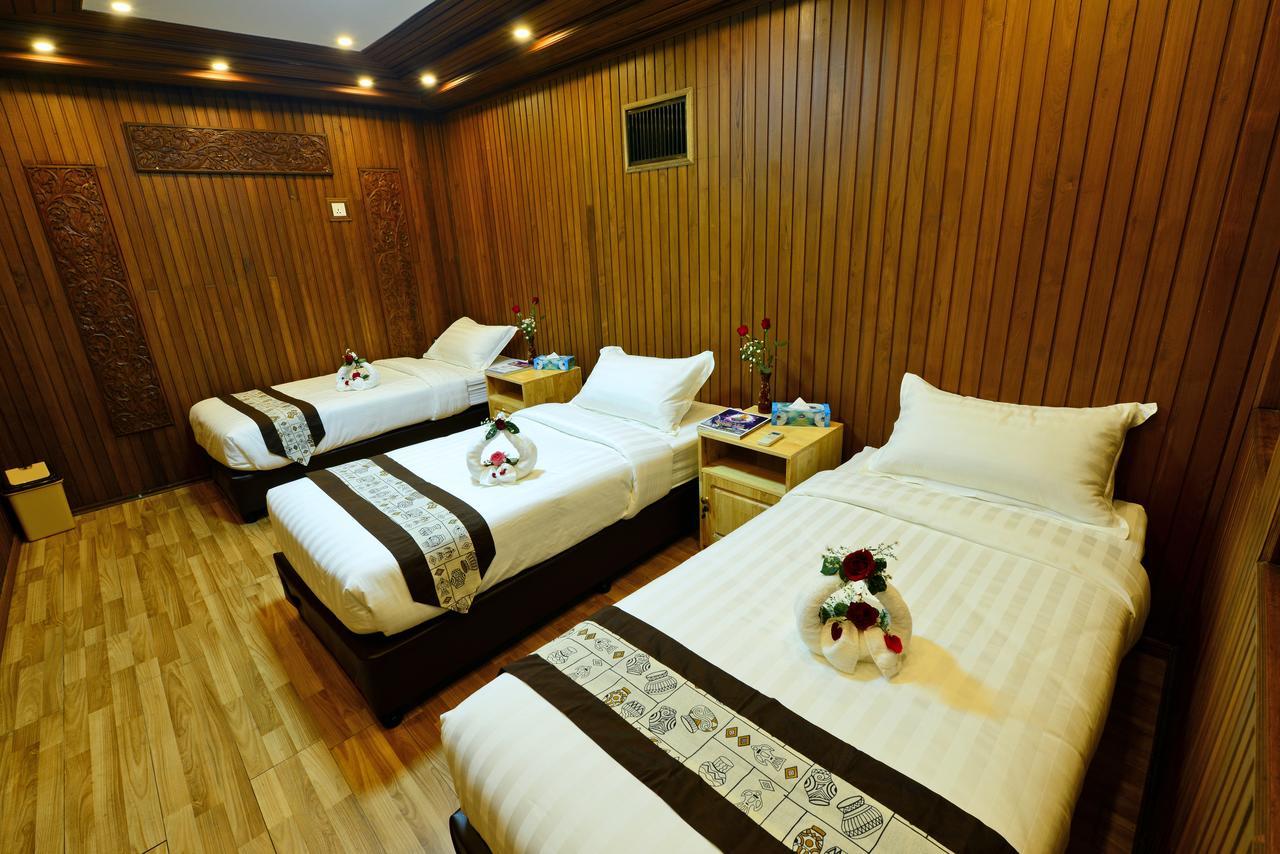 Backpacker Hostel (Adults Only) Янгон Экстерьер фото