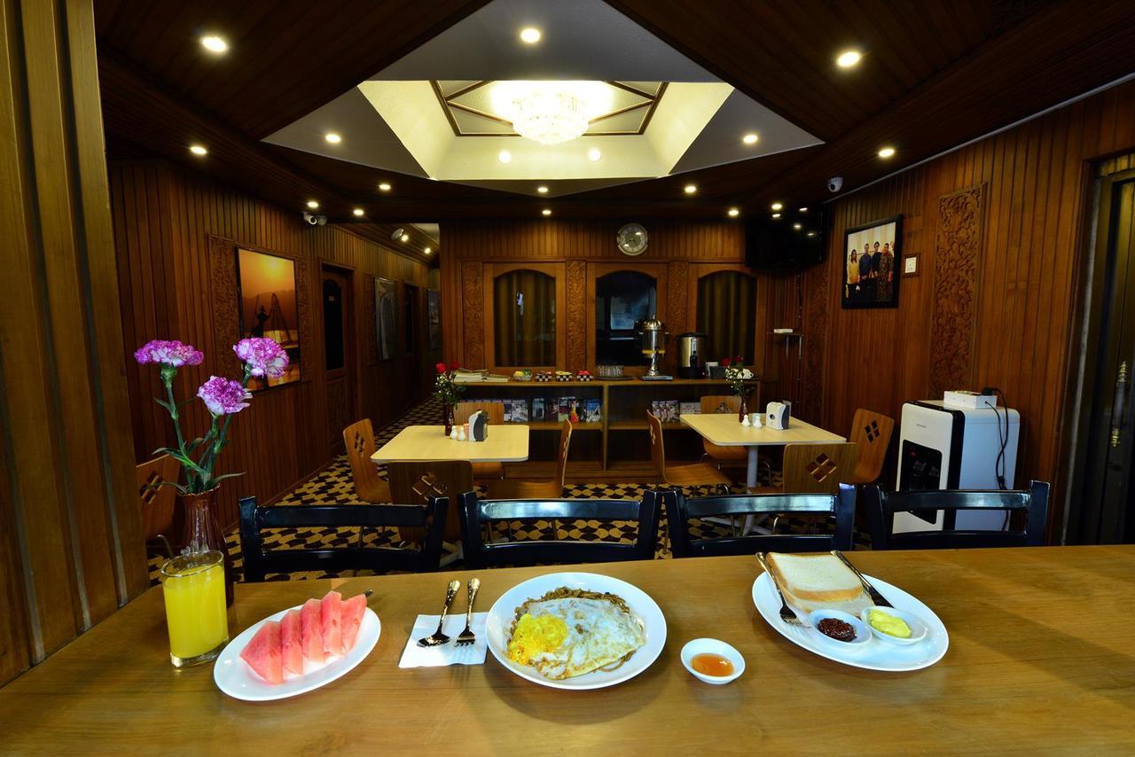 Backpacker Hostel (Adults Only) Янгон Экстерьер фото