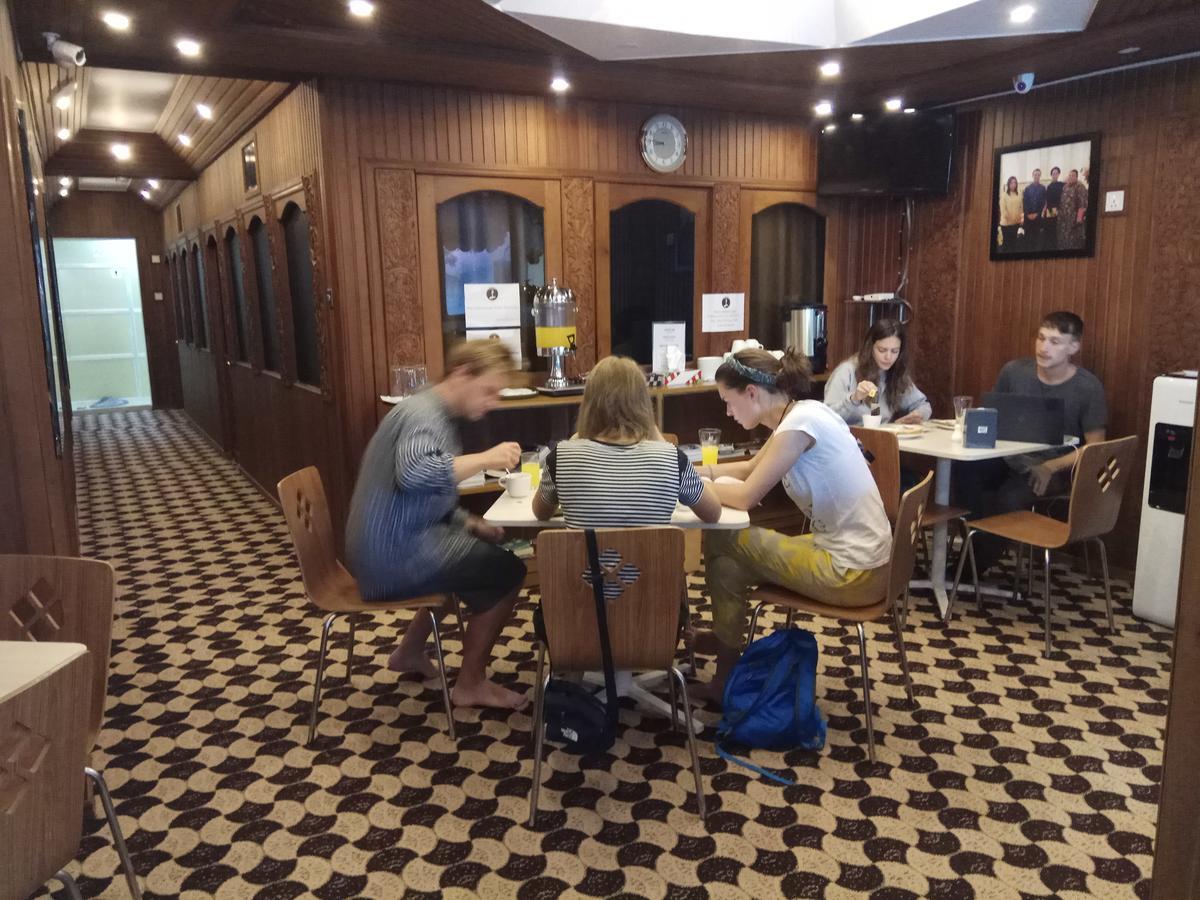 Backpacker Hostel (Adults Only) Янгон Экстерьер фото