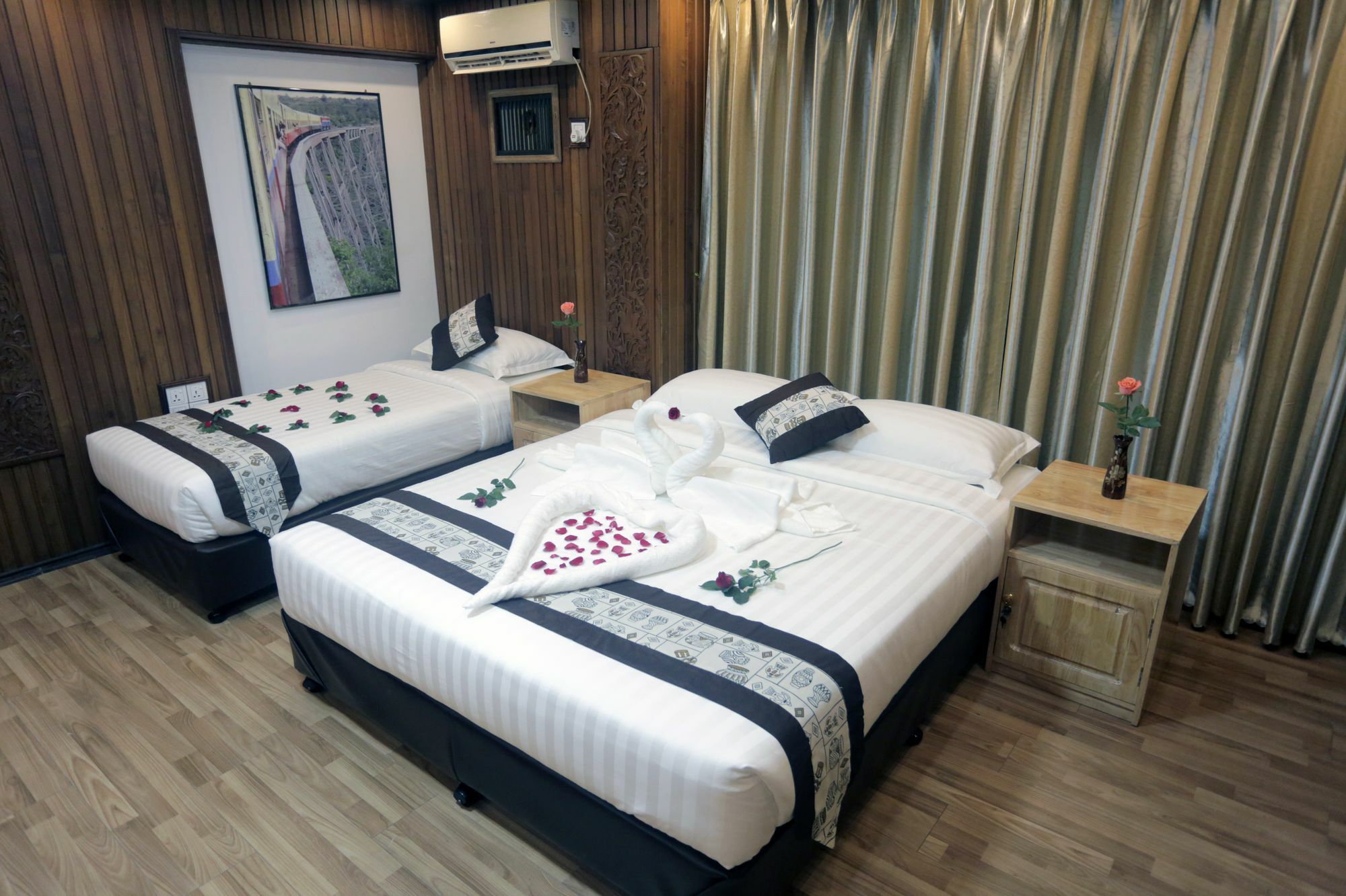 Backpacker Hostel (Adults Only) Янгон Экстерьер фото